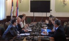 24. јун 2014. Председник Одбора за финансије, републички буџет и контролу трошења јавних средстава Народне скупштине разговарао са председником Одбора за годишње финансијске извештаје Парламента Грчке